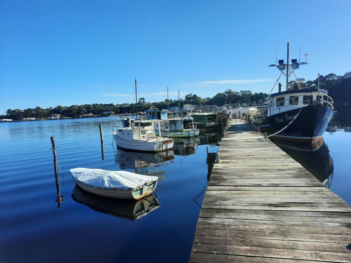 A Bird'S Eye View Strahan Exterior foto